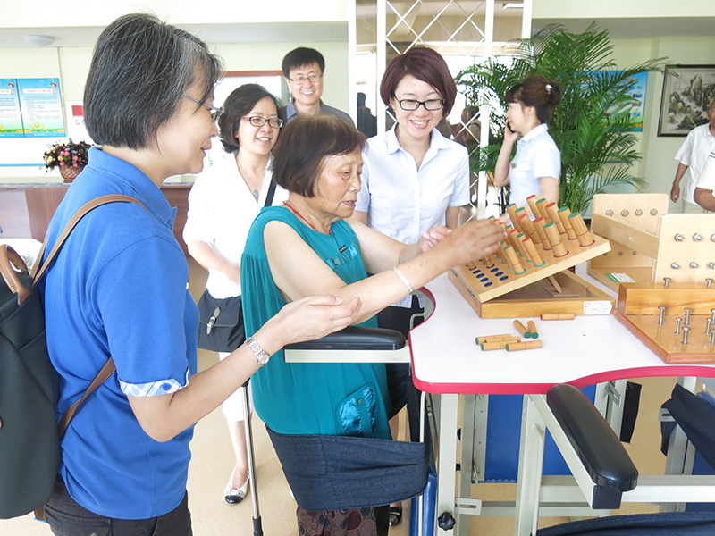 社会科学院日本研究所领导来公寓参观考察